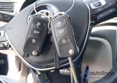 2018 Volkswagen Passat 2.0T R-Line/2.0T S из США, поврежденный, VIN 1VWAA7A34JC009932